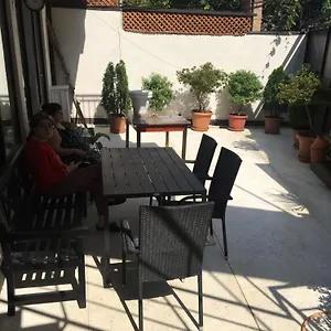 https://10-tbilisi.alltbilisihotels.com